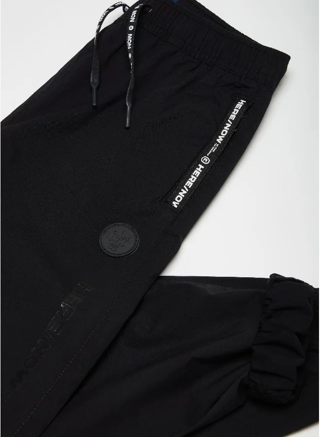 او في اس Parachute joggers with lettering print