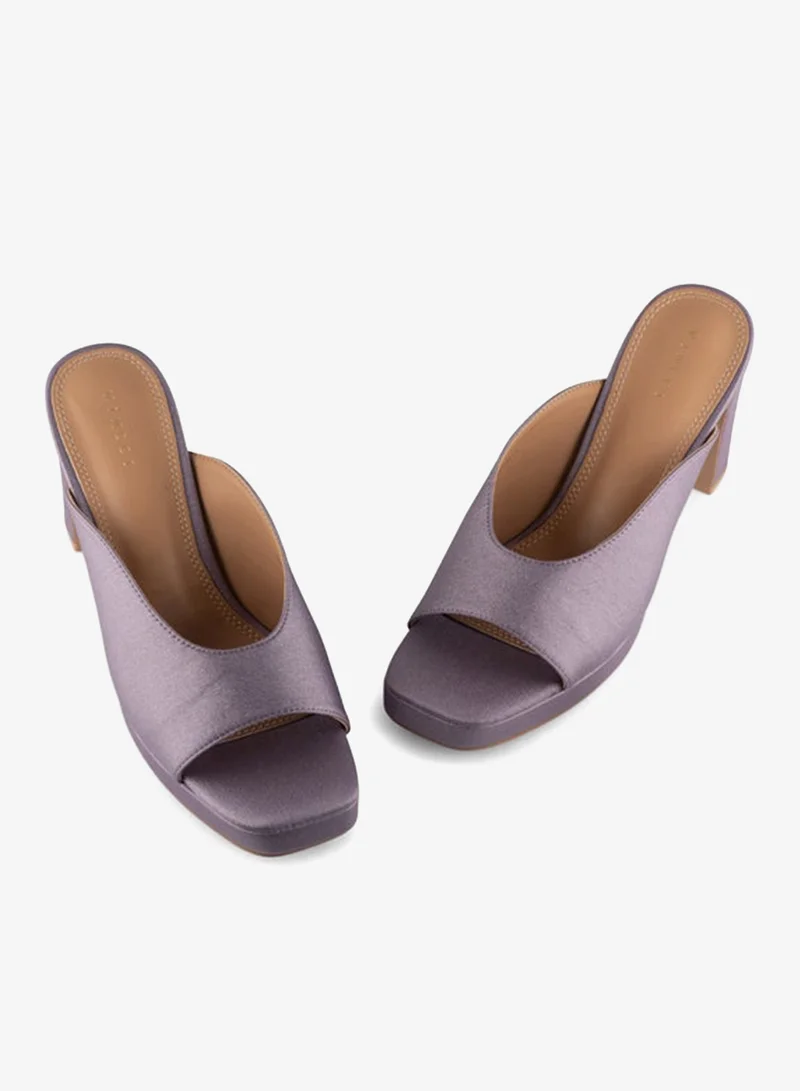 فينتشي صنادل نسائية ذات حزام واحد بكعب عال