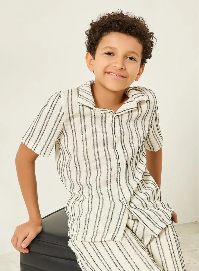 ستايلي بلوزة مخططة أكمام قصيرة للأولاد