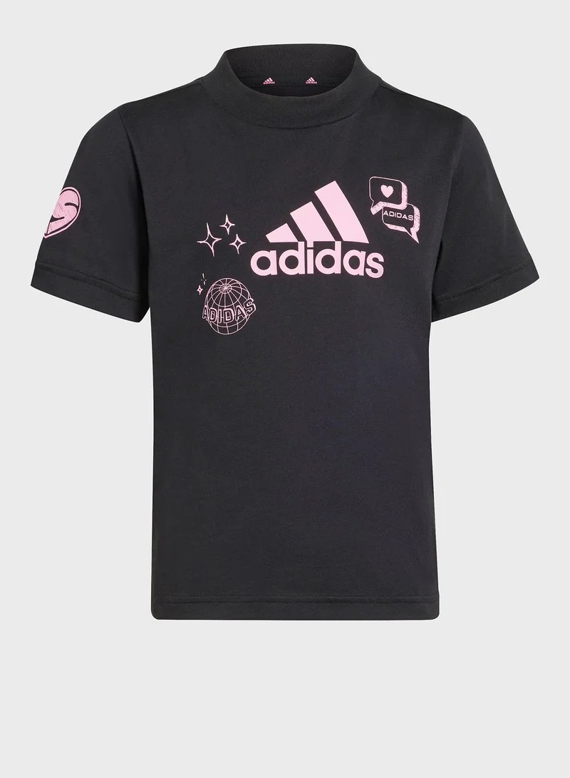 adidas تيشيرت براند لوف مزين برسومات للاطفال