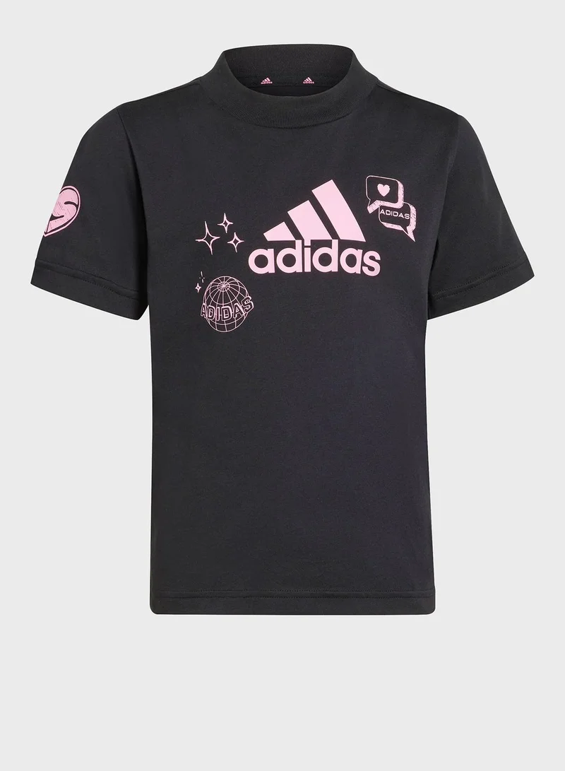adidas تيشيرت براند لوف مزين برسومات للاطفال