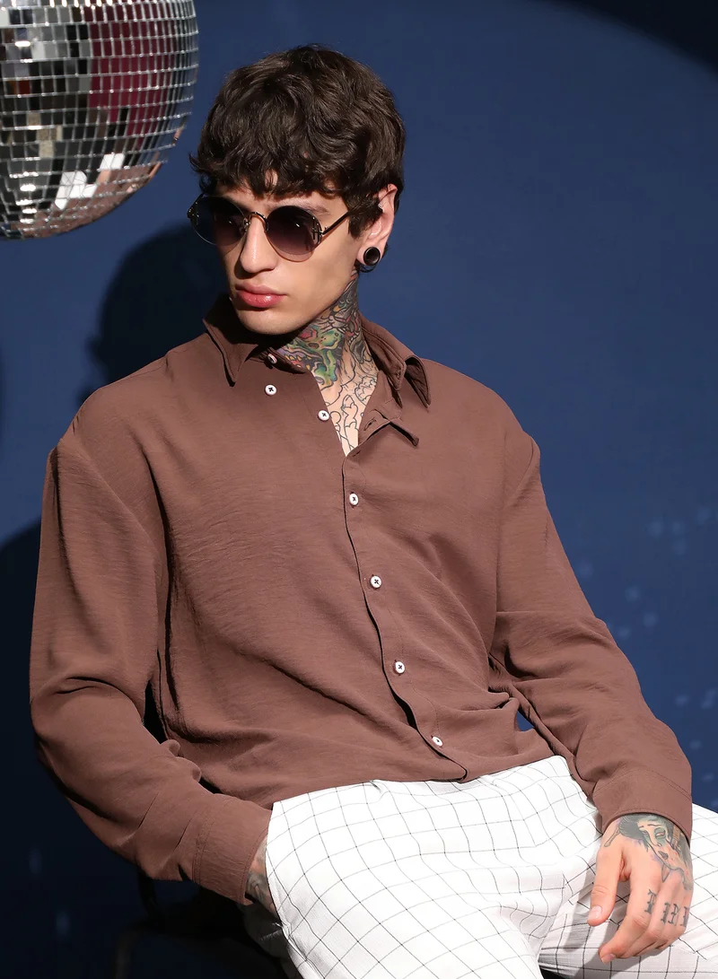 Campus Sutra Men's Mocha Brown Breezy Wrinked Shirt For Casual Wear | Spread Collar | Long Cuffed Sleeves | Button Closure | Shirt Crafted With Comfort Fit For Everyday Wear