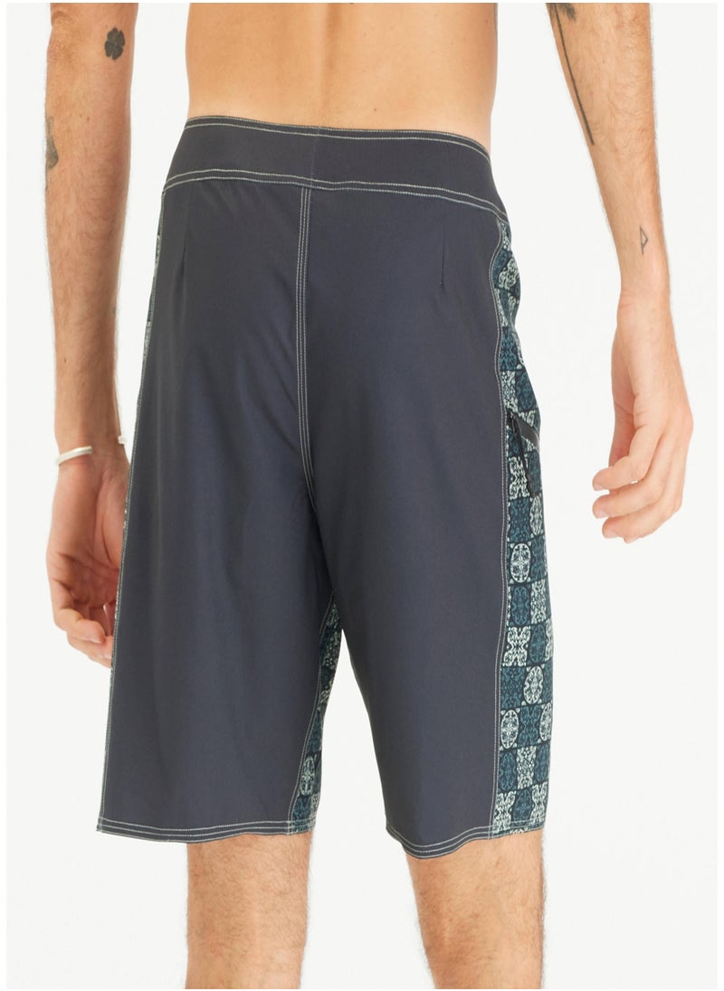 OLAIAN OLAIAN by DECATHLON, Men’s Boardshorts Surf 500 19_QUOTE_ Long - Arch Taow Black  - Image 4