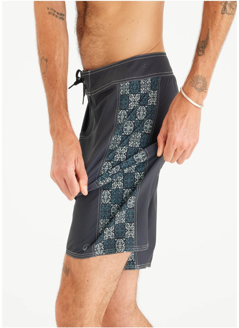 OLAIAN OLAIAN by DECATHLON, Men’s Boardshorts Surf 500 19_QUOTE_ Long - Arch Taow Black  - Image 3