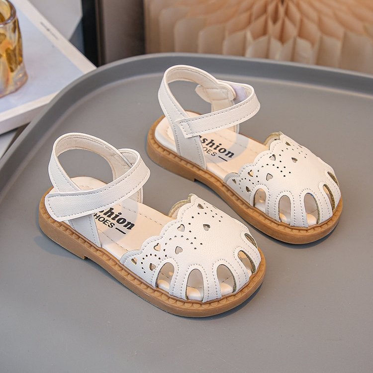 Girls Sandals 2025 Beach Shoes Baotou Baby Shoes Children Princess Shoes Hollow - Image 1