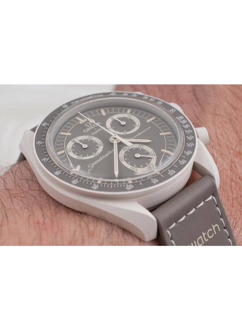 Swatch مون سواتش بيولوجي سيراميك مهمة على الأرض صحراء SO33T103 - 42 مم - بيج/بني - Image 5