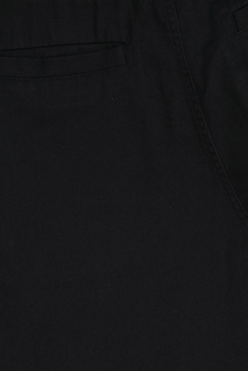 Lyle & Scott Men Regular Fit Solid Chino Pants, Black - Image 2