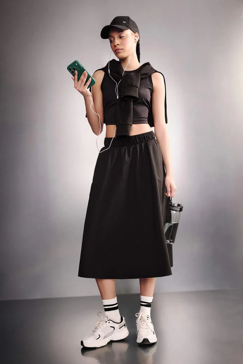 ديفاكتو Standard Fit Woven Skirt
