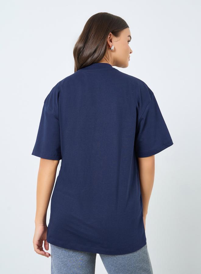 ستايلي تيشيرت بقصة مريحة وطبعة كتابة - Image 4