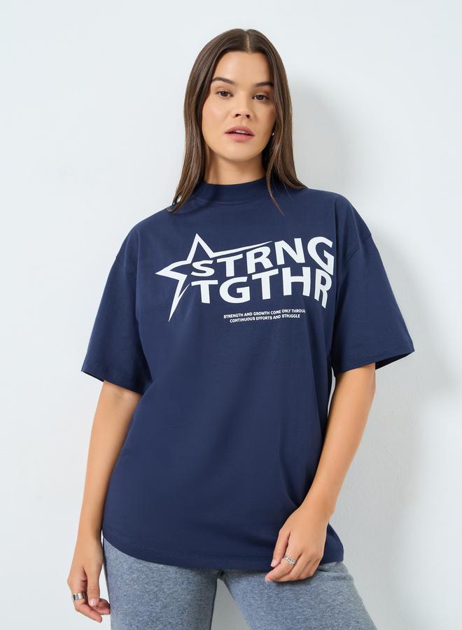 ستايلي تيشيرت بقصة مريحة وطبعة كتابة - Image 3