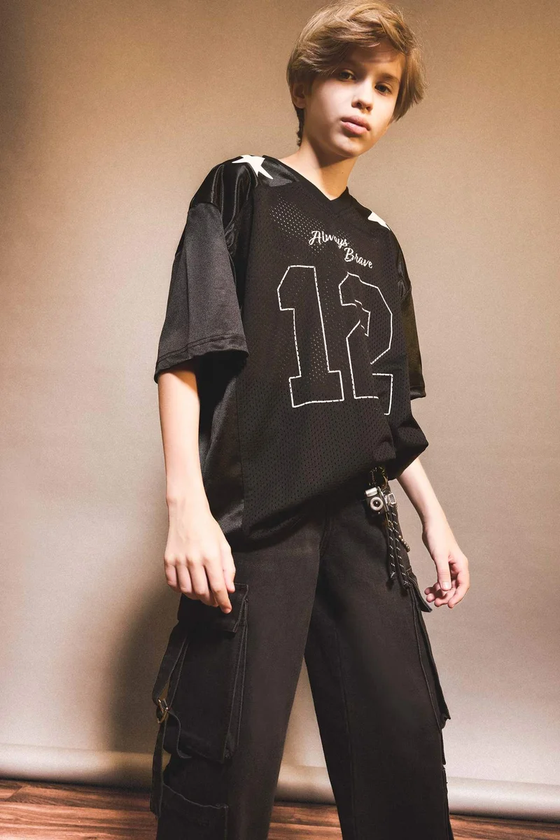 ديفاكتو Boy Oversize Fit V-Neck Printed Tulle T-Shirt