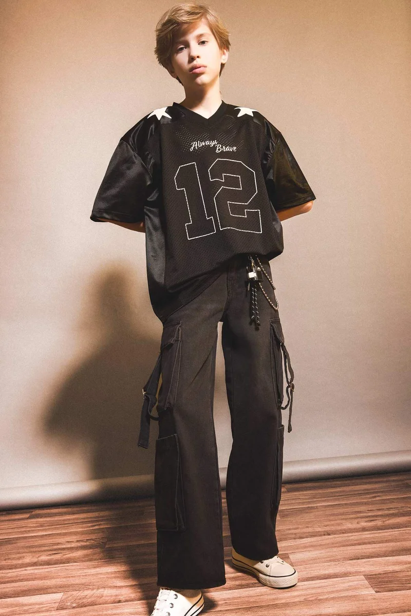 ديفاكتو Boy Oversize Fit V-Neck Printed Tulle T-Shirt