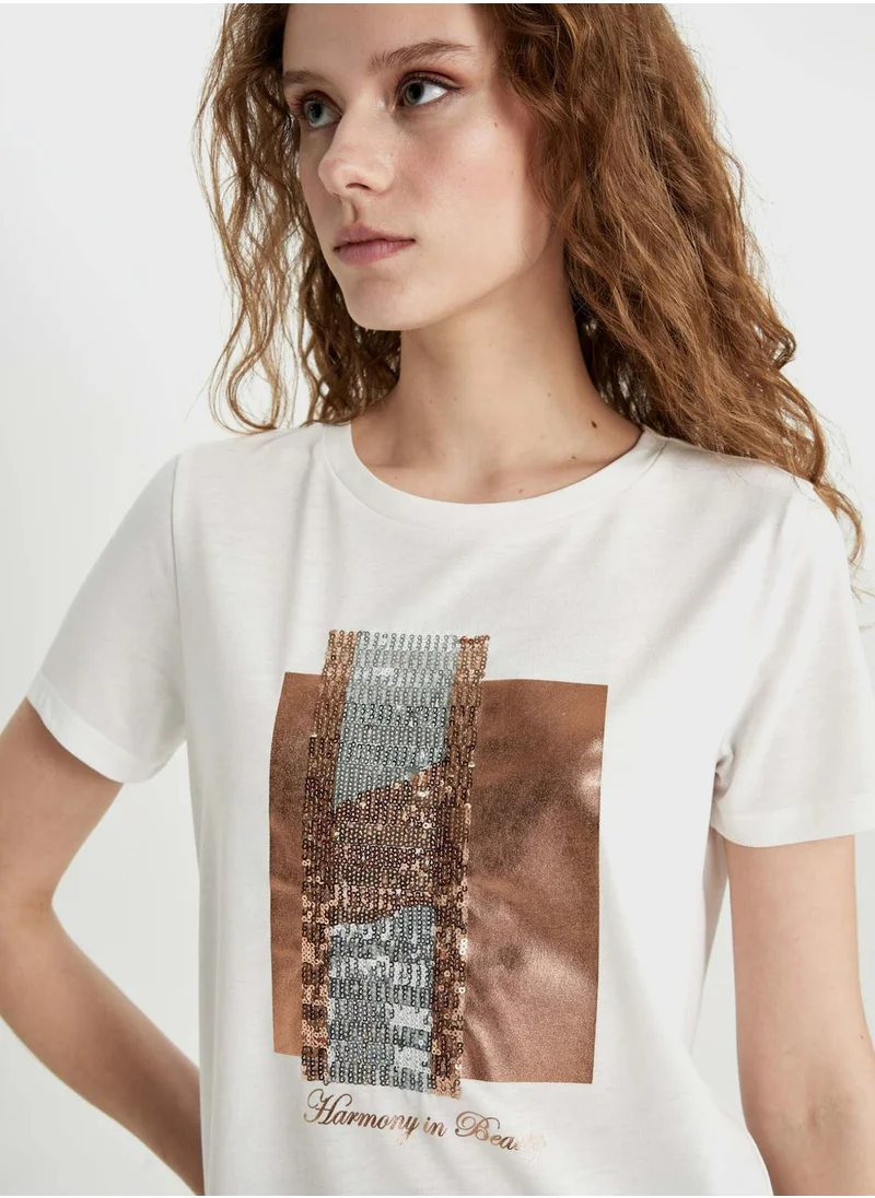 ديفاكتو Regular Fit Crew Neck Short Sleeve T-Shirt