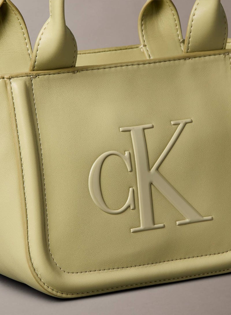 كالفن كلاين حقيبة توت صغيرة بشعار - Image 3