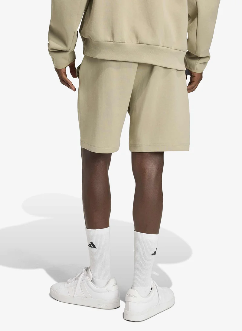 اديداس شورت بشعار أيقونات المستقبل الصغير