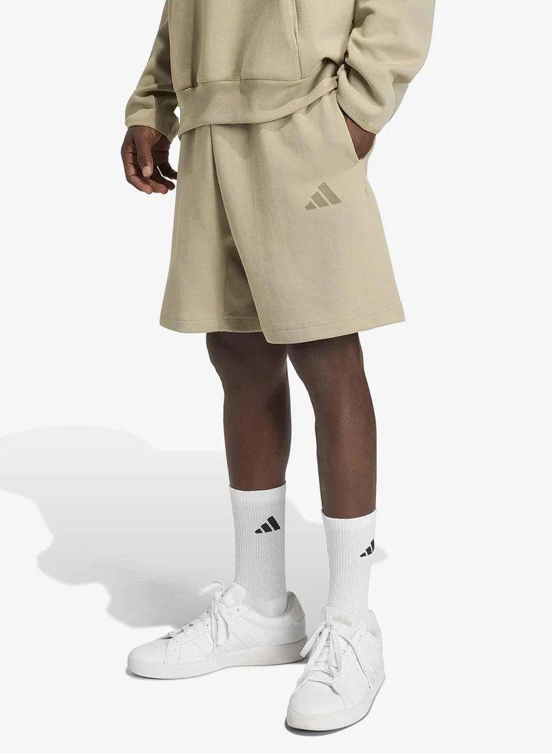 اديداس شورت بشعار أيقونات المستقبل الصغير