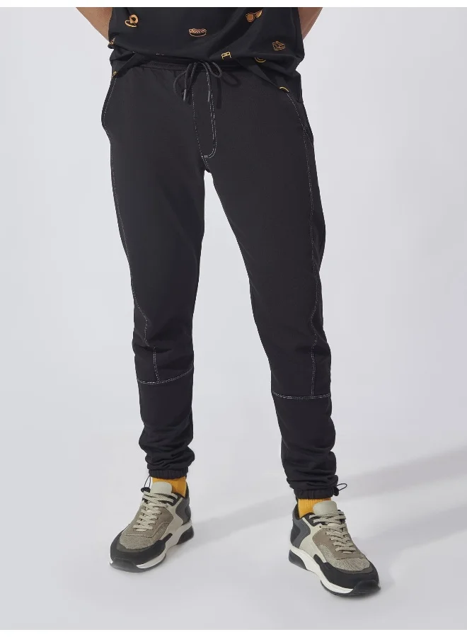 مانياك بنطلون رياضي رجالي بقصة ضيقة من قماش التيري الفرنسي بوليستر وليكرا بخطوط مخيطة باللون الأسود