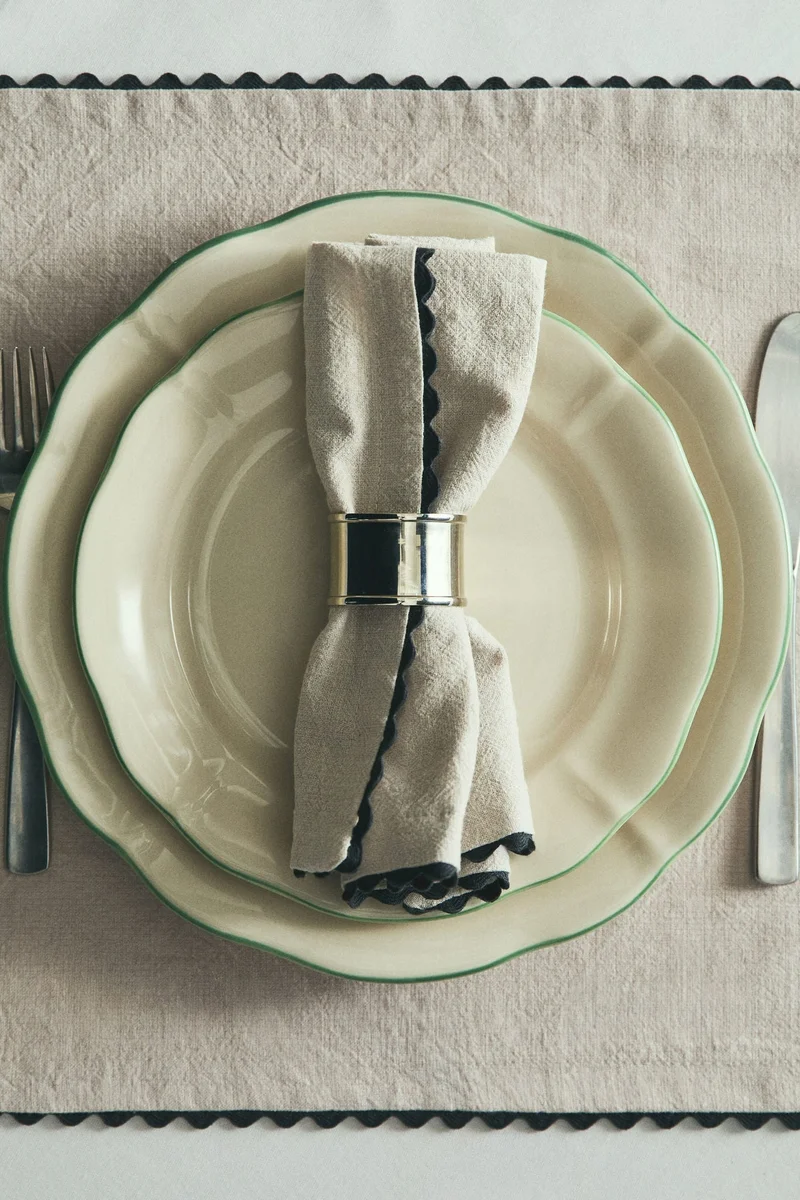 H&M 2-pack scalloped-edge place mats