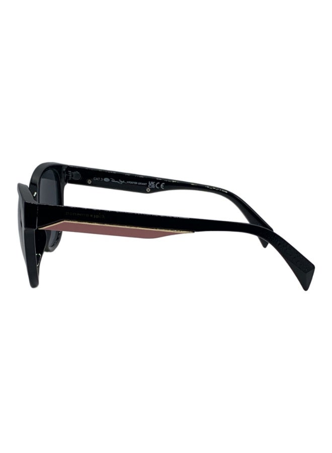 Influence Germany - Stylish Oval Black Sunglasses for Women with Gold Side Arms - Image 4