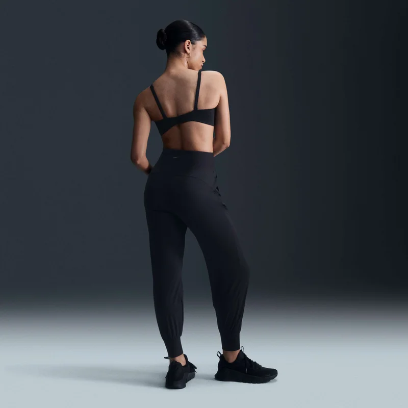Nike Black Women's Alate Minimalist Light-Support Convertible Sports Bra for Women | Best Price UAE