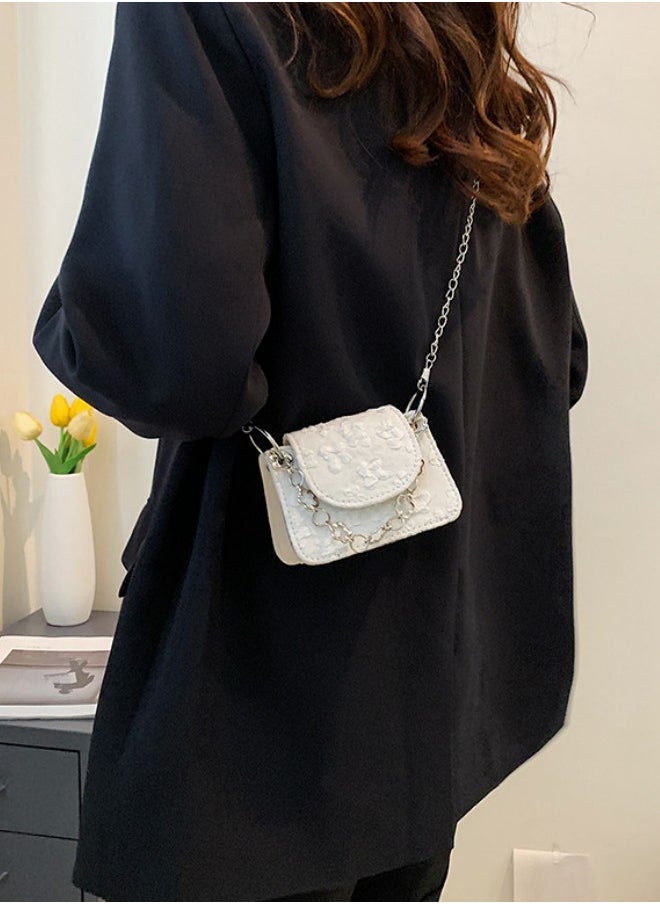 WAOKN Women's Trendy Shoulder Bag, Ladies Mini Chain Tote Bag Handbag Clutch Bag, PU Leather Flap Crossbody Bag Sling Bag Side Bag, Small Square Bag for College Students and Teenagers  - Image 4