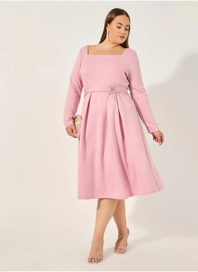 Styli Plus Size Embellished Bow Detail Pleated A-Line Midi Dress