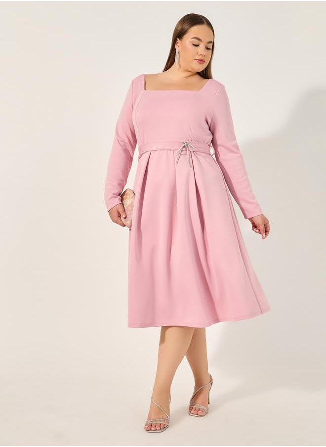 Styli Plus Size Embellished Bow Detail Pleated A-Line Midi Dress  - Image 2