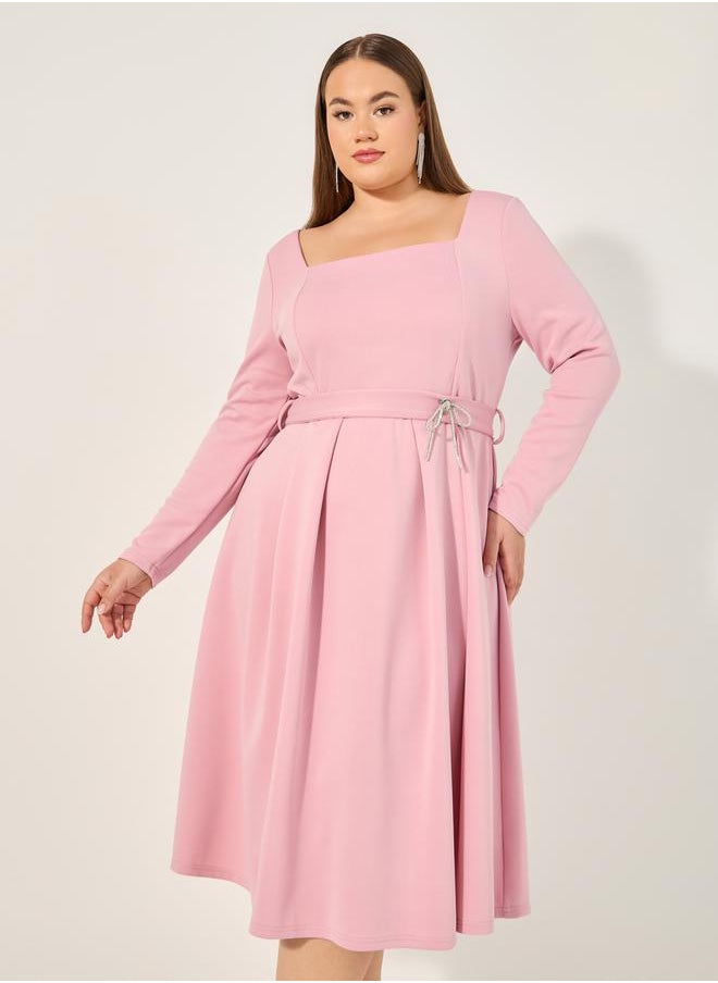 Styli Plus Size Embellished Bow Detail Pleated A-Line Midi Dress  - Image 3