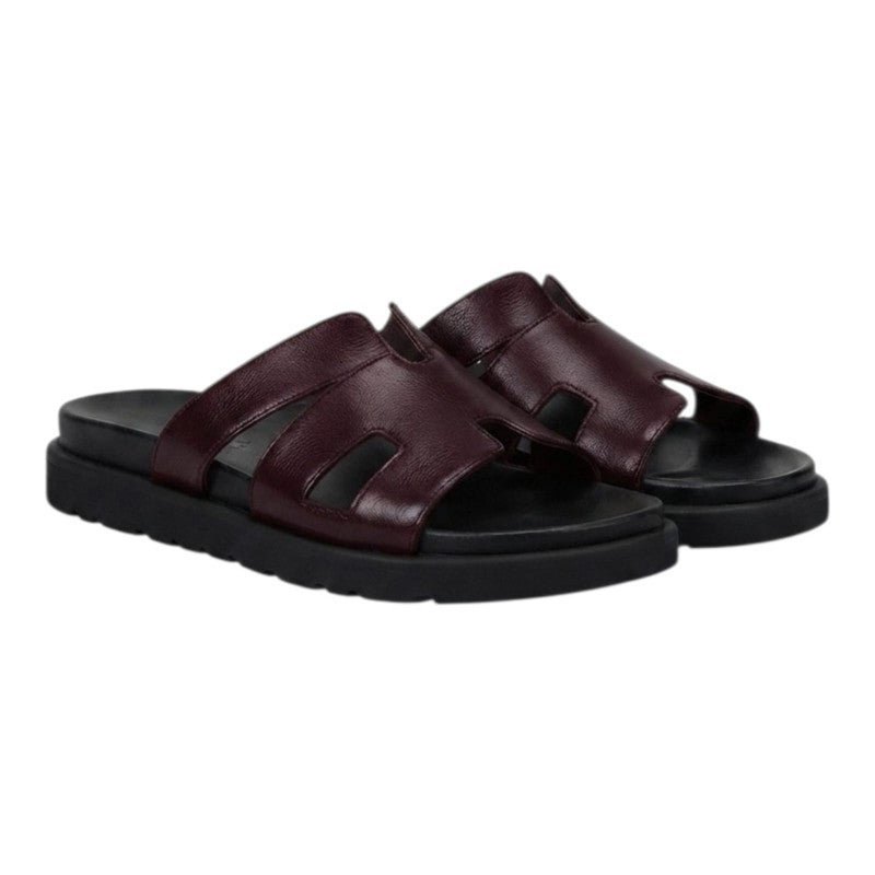 Lightweight unisex leather slippers, comfortable for the feet, suitable for the beach, club, and home, available in distinctive colors, for everyday use, Summer 2026
