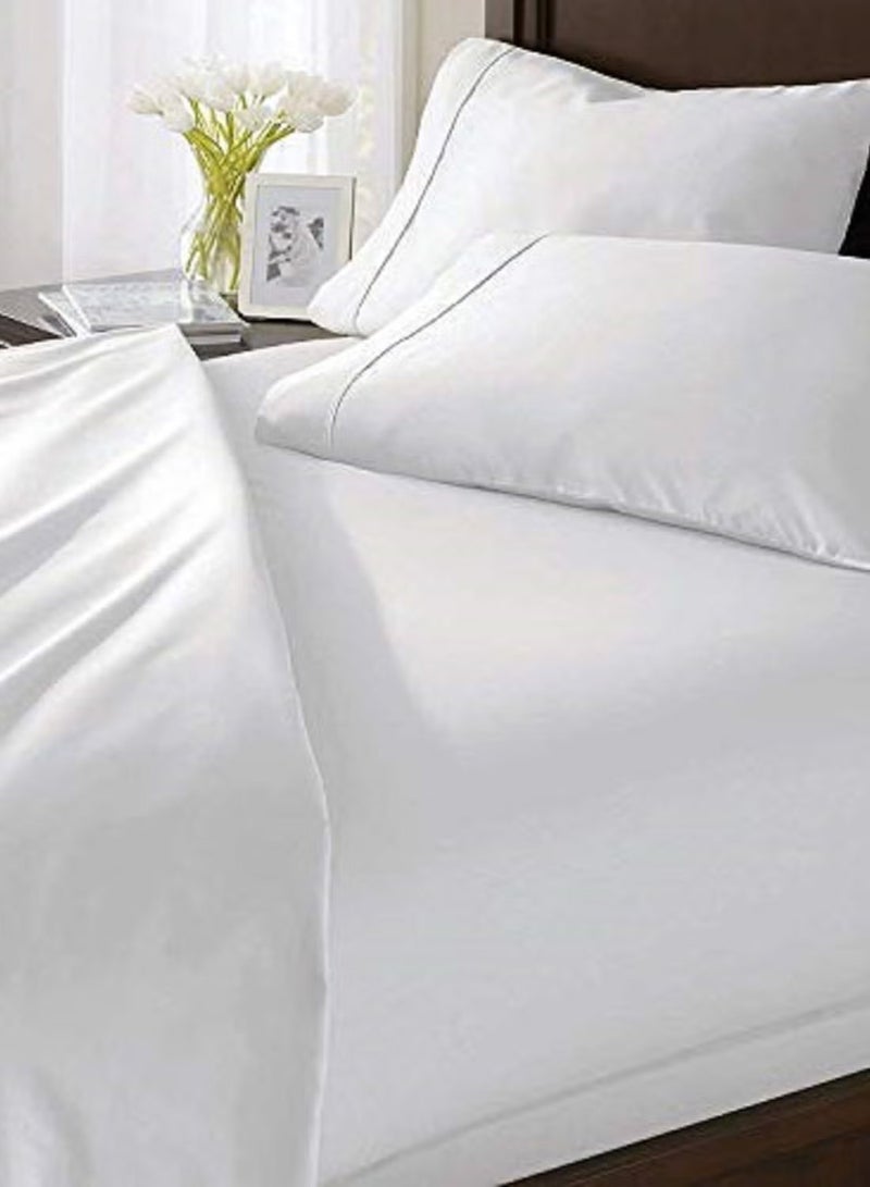 أسرار طقم مجموعة عطلة نهاية الأسبوع مكون من 3 قطع - يتضمن 1 بطانة مرتبة فخمة مقاس 160 × 200 سم لراحة إضافية، و1 شيت سرير ممتاز مقاس 160 × 200 سم، و1 مصباح ديكوري أنيق لخلق أجواء مريحة - مثالي لغرف النوم وغرف الضيوف. - Image 4