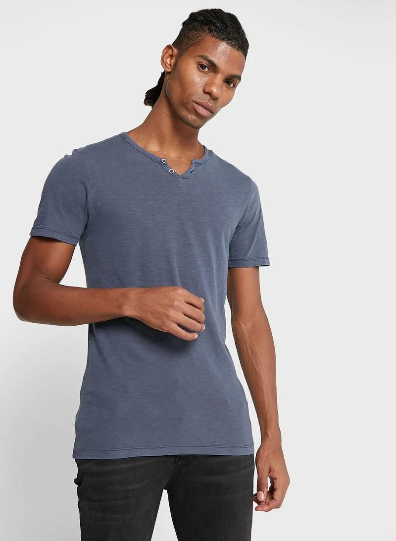 Essential Regular Fit V-Neck T-Shirt