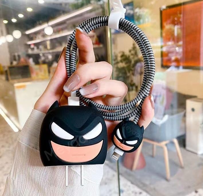 Like Star غطاء حماية 4 في 1 متوافق مع شاحن أبل 20 واط/18 واط USB-C مع واقي سلك، غطاء شخصية كرتونية ثلاثية الأبعاد 360 درجة (باتمان) - Image 2
