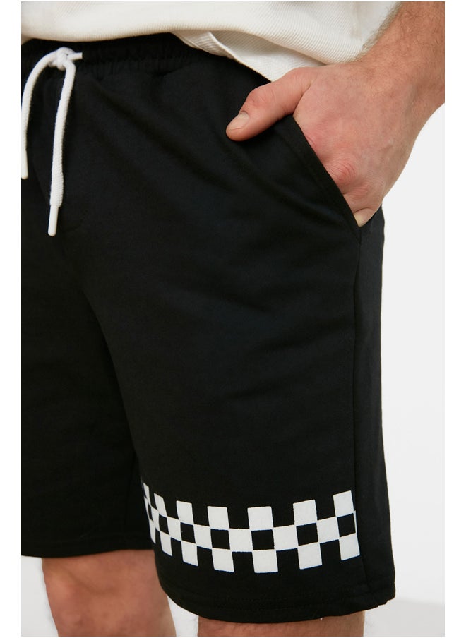 trendyol Black Regular/Real Fit Mid-Length Geometric Printed Shorts TMNSS21SR0140  - Image 4