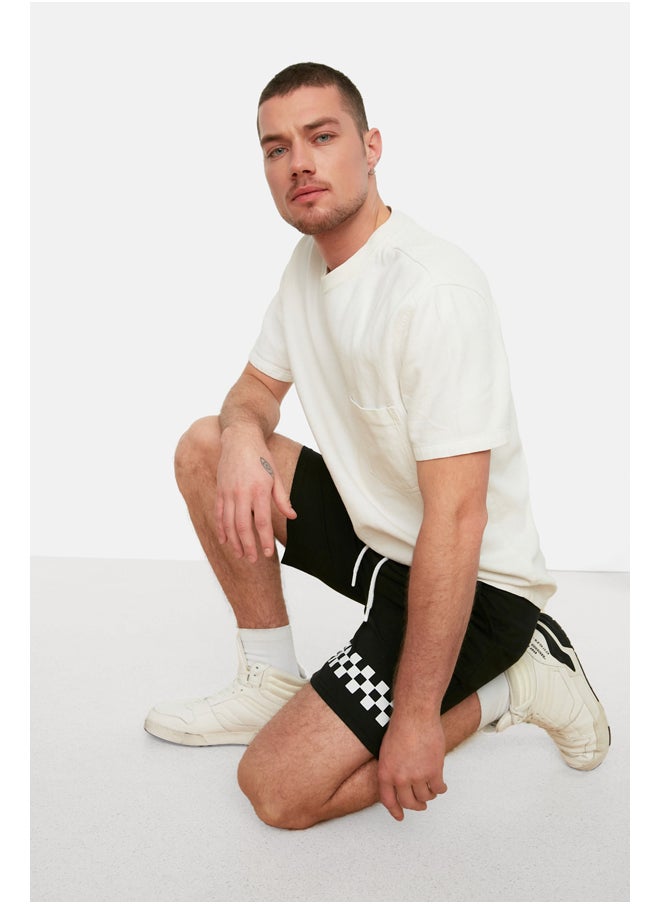 trendyol Black Regular/Real Fit Mid-Length Geometric Printed Shorts TMNSS21SR0140  - Image 3