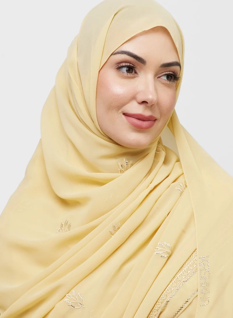 كشخة حجاب مزين بتطريز