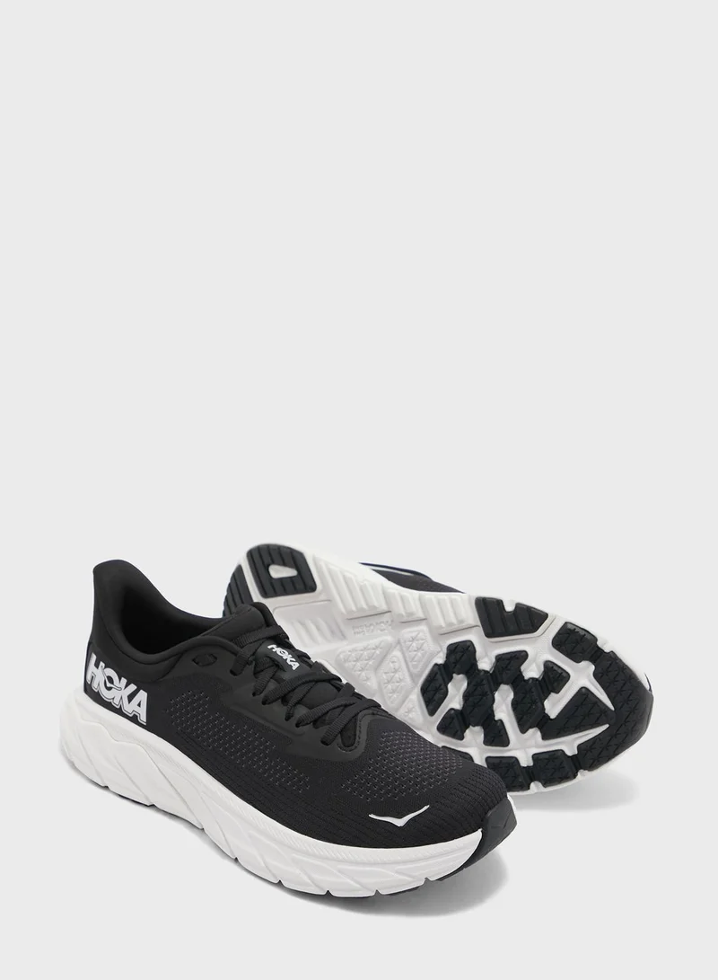 Hoka Arahi 7