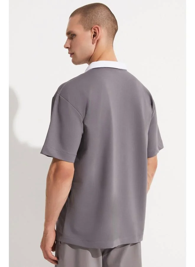 JUNE June Men Oversize Pattern V-Neck Embroidery Detailed Tshirt Smoke color