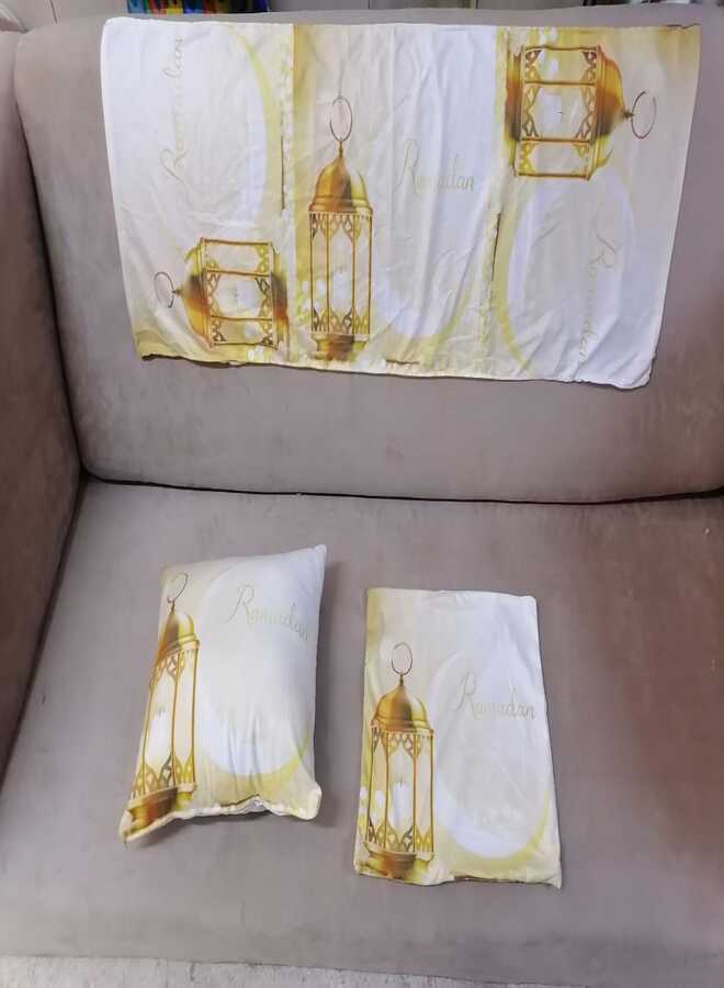 طقم رانر قطيفة مستورد 150 × 45 و ٢ كوشن ٤٥×٤٥ - اوف وايت (فانوس) 