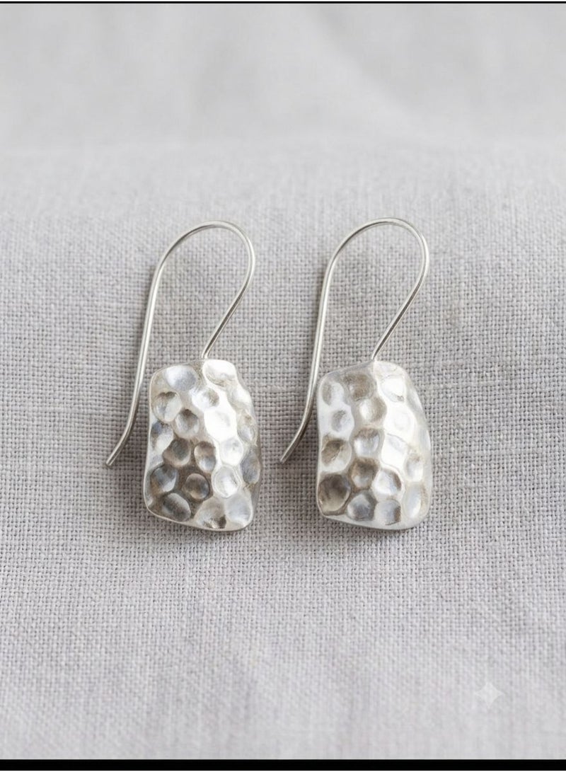 The Intermix Gems Hammered Rectangular Drop Earrings in 925 Sterling Silver - Image 4