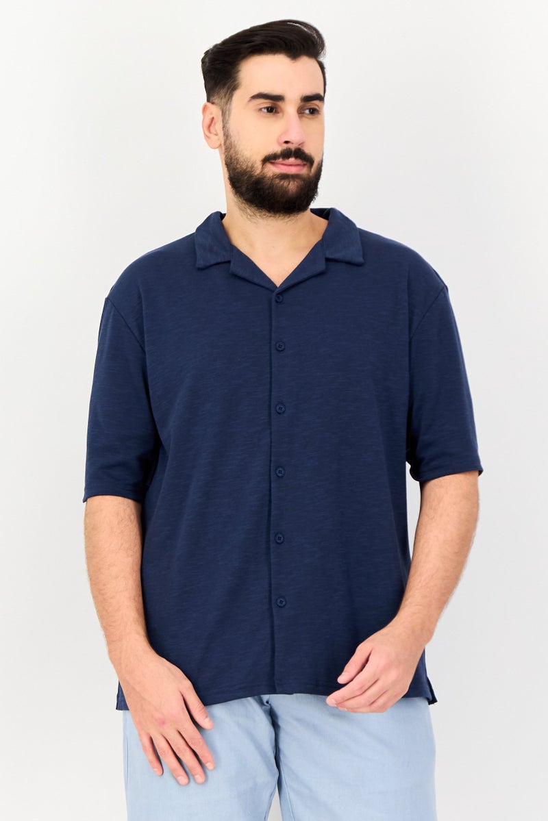 Core Elements قميص رجالي عادي قصير الأكمام بلون ساج الأخضر - Image 1