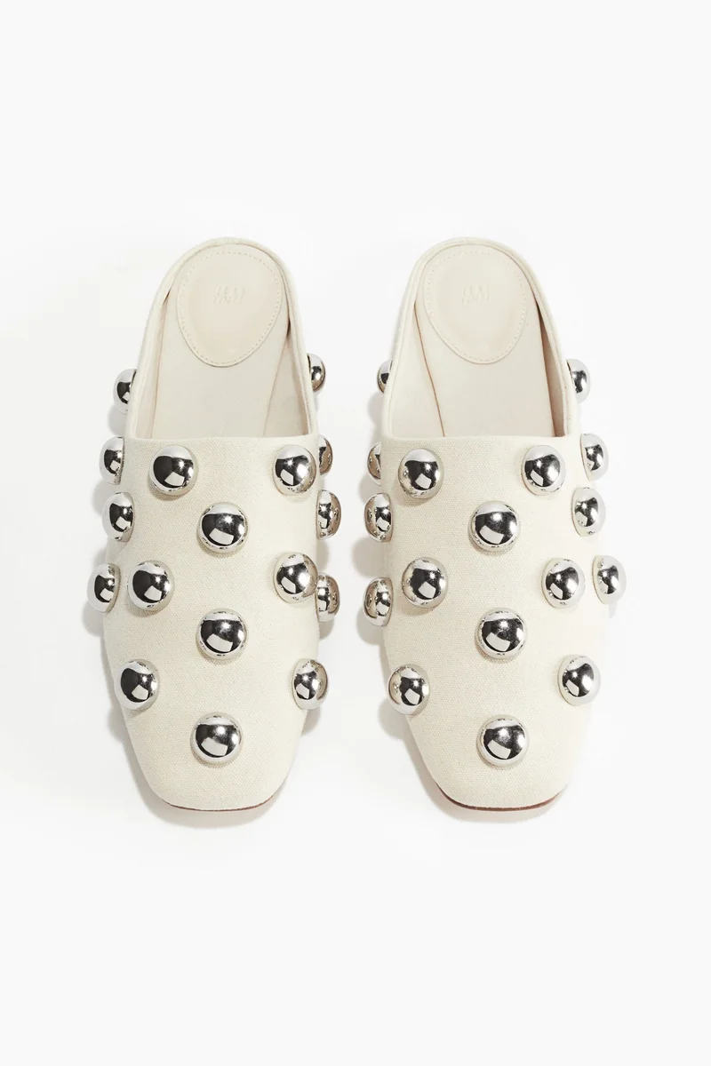 اتش اند ام حذاء ميول مطرّز