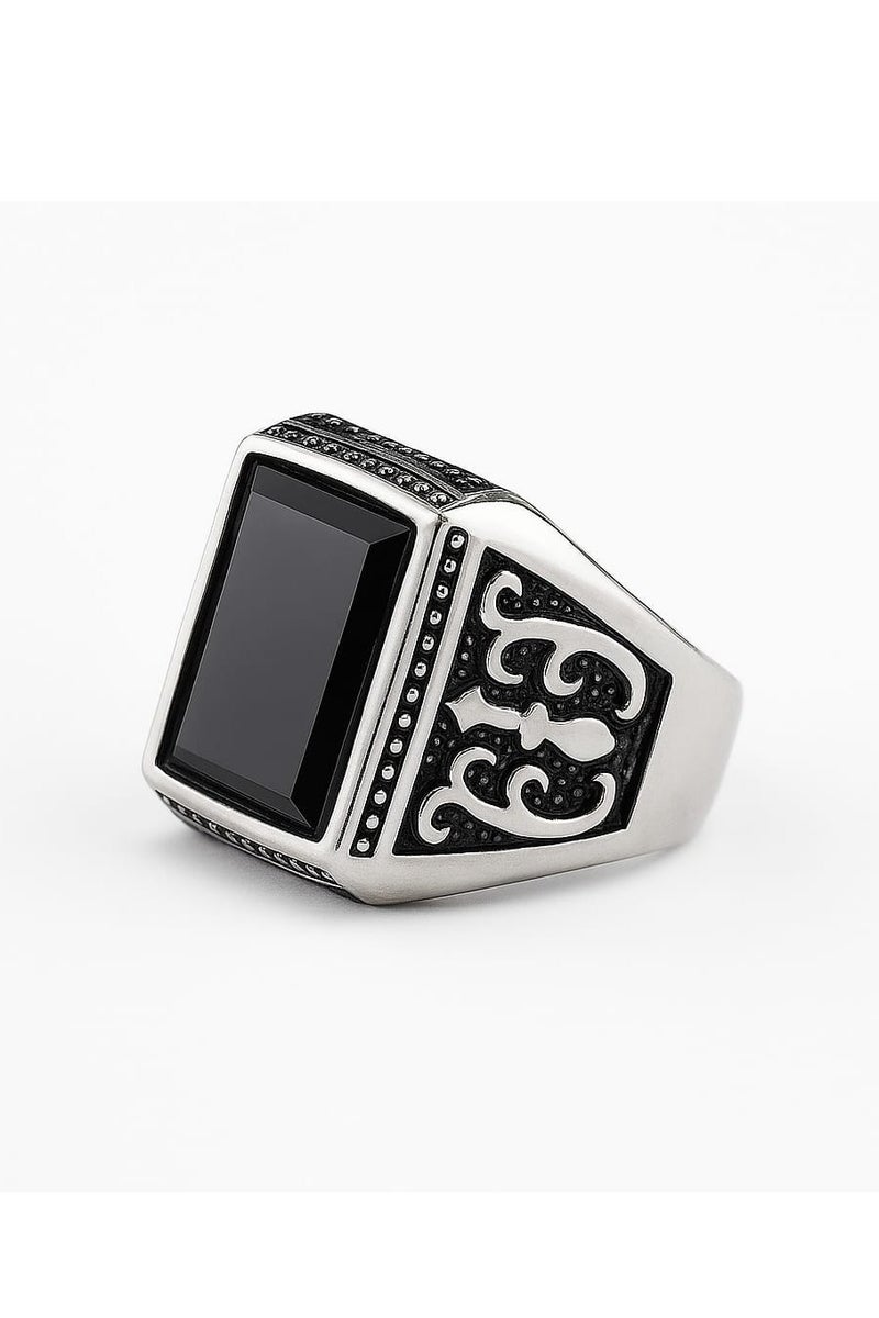 ROMAD A luxurious silver men’s ring set with a black onyx stone and elegant side engravings. - Image 1