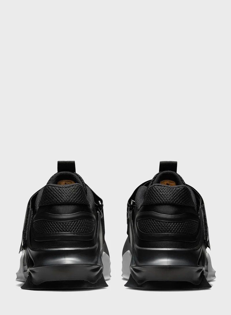 Nike Savaleos