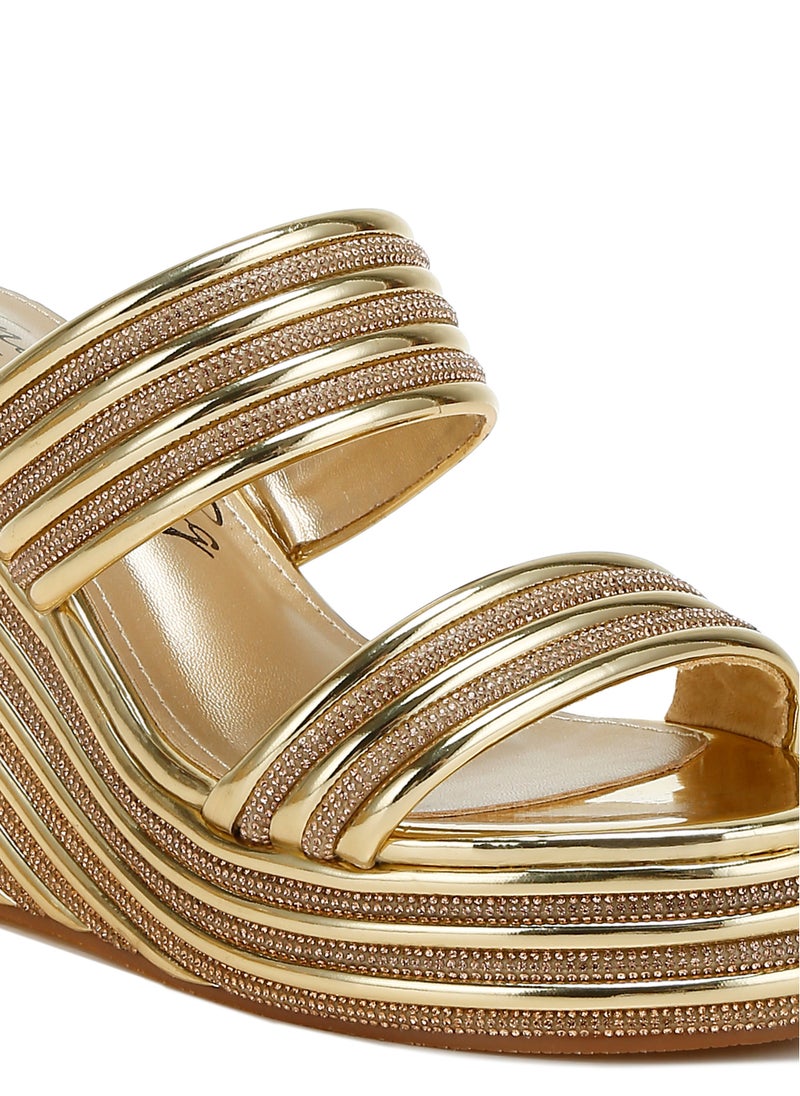 Metallic Faux Leather Wedge Sandals in Gold - pzsku/Z8EFC31E6E7C787662150Z/45/_/1734605047/daaa1c60-e2e3-46fd-9c49-d89cddd5c08d