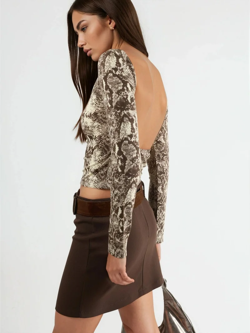 بوسيم BUSEM Snake Print Boat Neck Crop Blouse