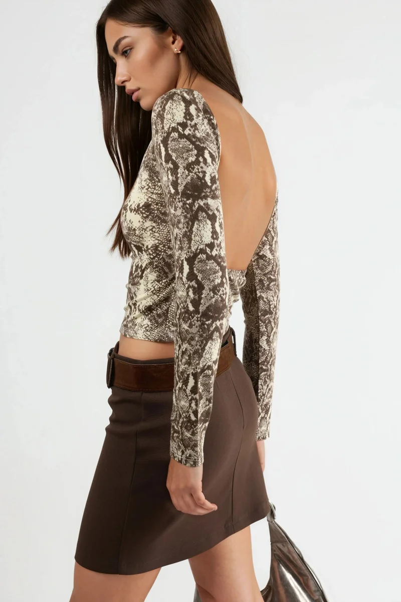 بوسيم BUSEM Snake Print Boat Neck Crop Blouse