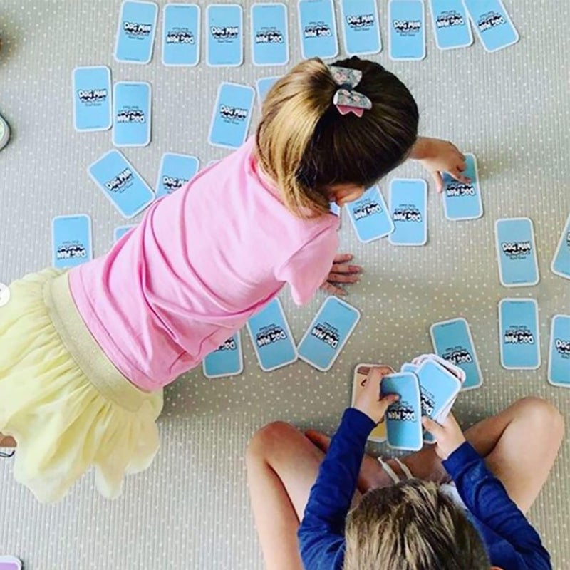 University Games لعبة بطاقات دوج مان هوت دوج في علبة، لعبة مجموعة سريعة ومجنونة للأطفال مع فن من كتب دوج مان بواسطة داف بيلكي، للاعبين من عمر 6 سنوات وما فوق - Image 5