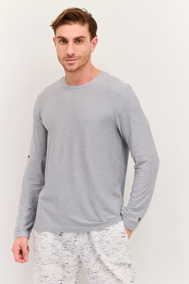 Layer 8 تي شيرت رياضي للرجال بأكمام طويلة مناسب للجري، رمادي مائل إلى البياض - Image 1