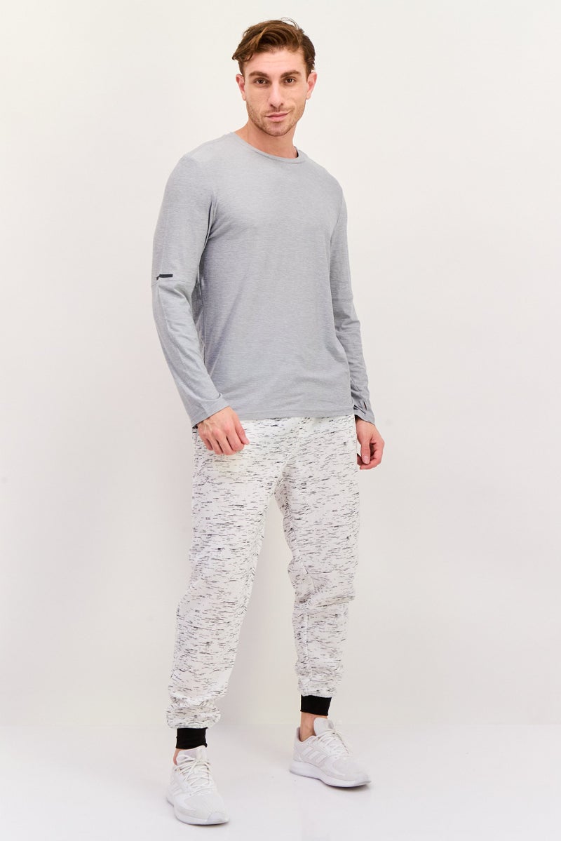 Layer 8 تي شيرت رياضي للرجال بأكمام طويلة مناسب للجري، رمادي مائل إلى البياض - Image 4