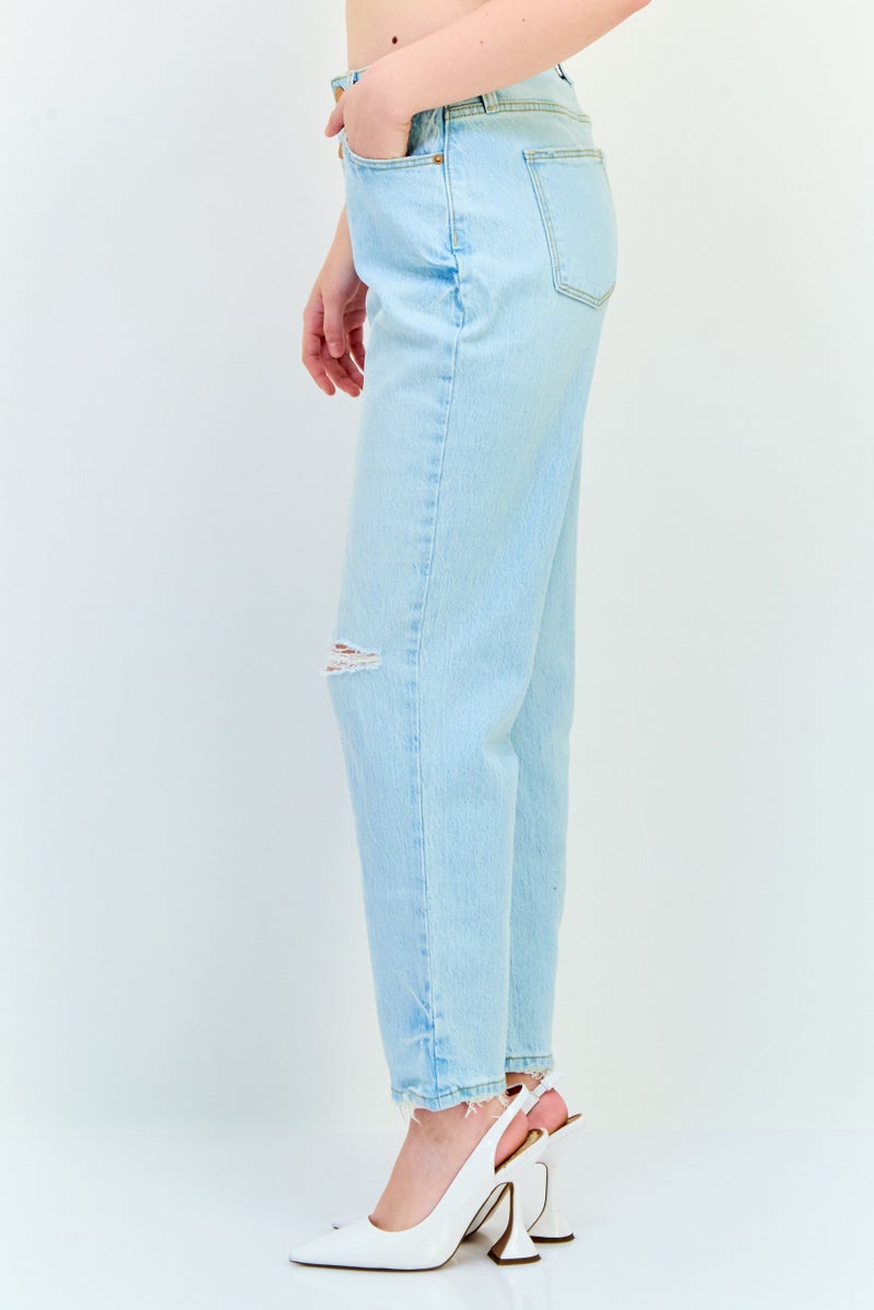 Universal Thread Women Curvy Vintage Straight Stretchable Regular Jeans, Light Blue - Image 2